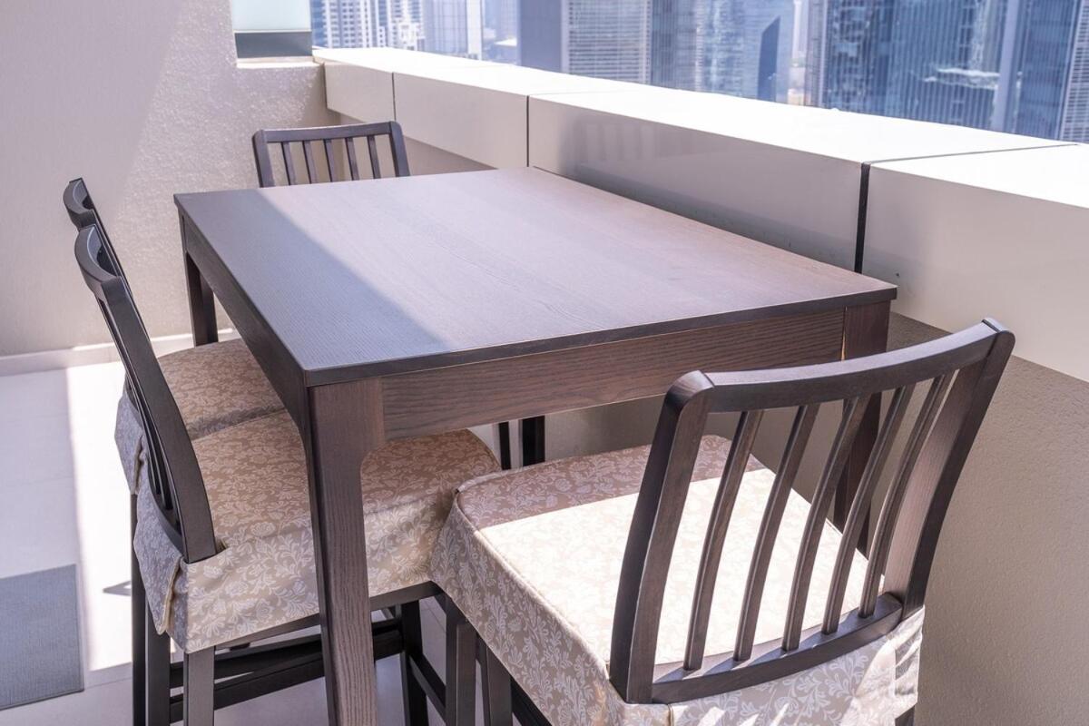 Stylish 1-bedroom With Stunning Canal Views At Business Bay Dubai
