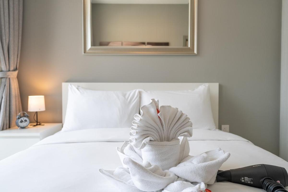 Stylish 1-bedroom With Stunning Canal Views At Business Bay Dubai