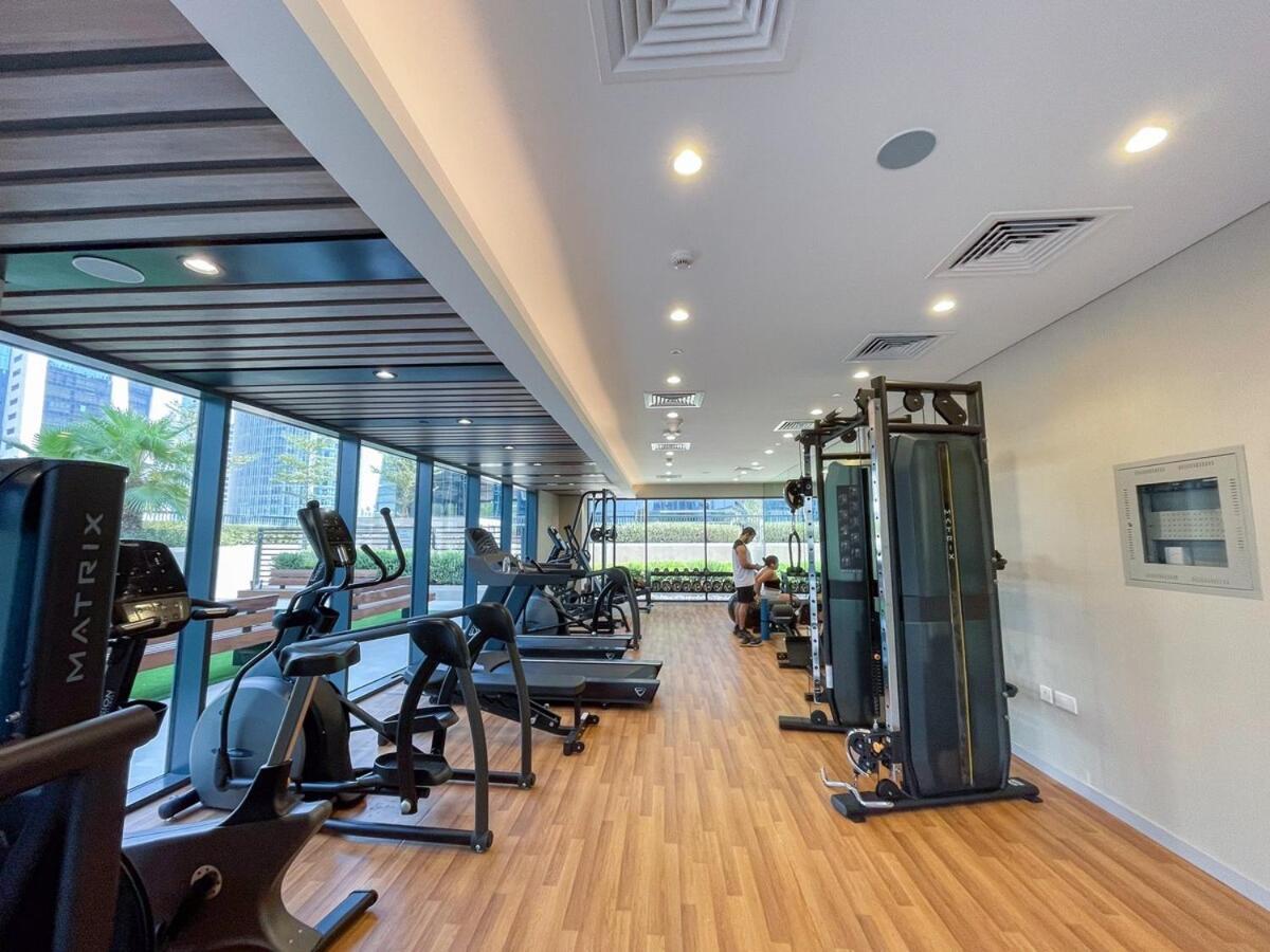 Stylish 1-bedroom With Stunning Canal Views At Business Bay *