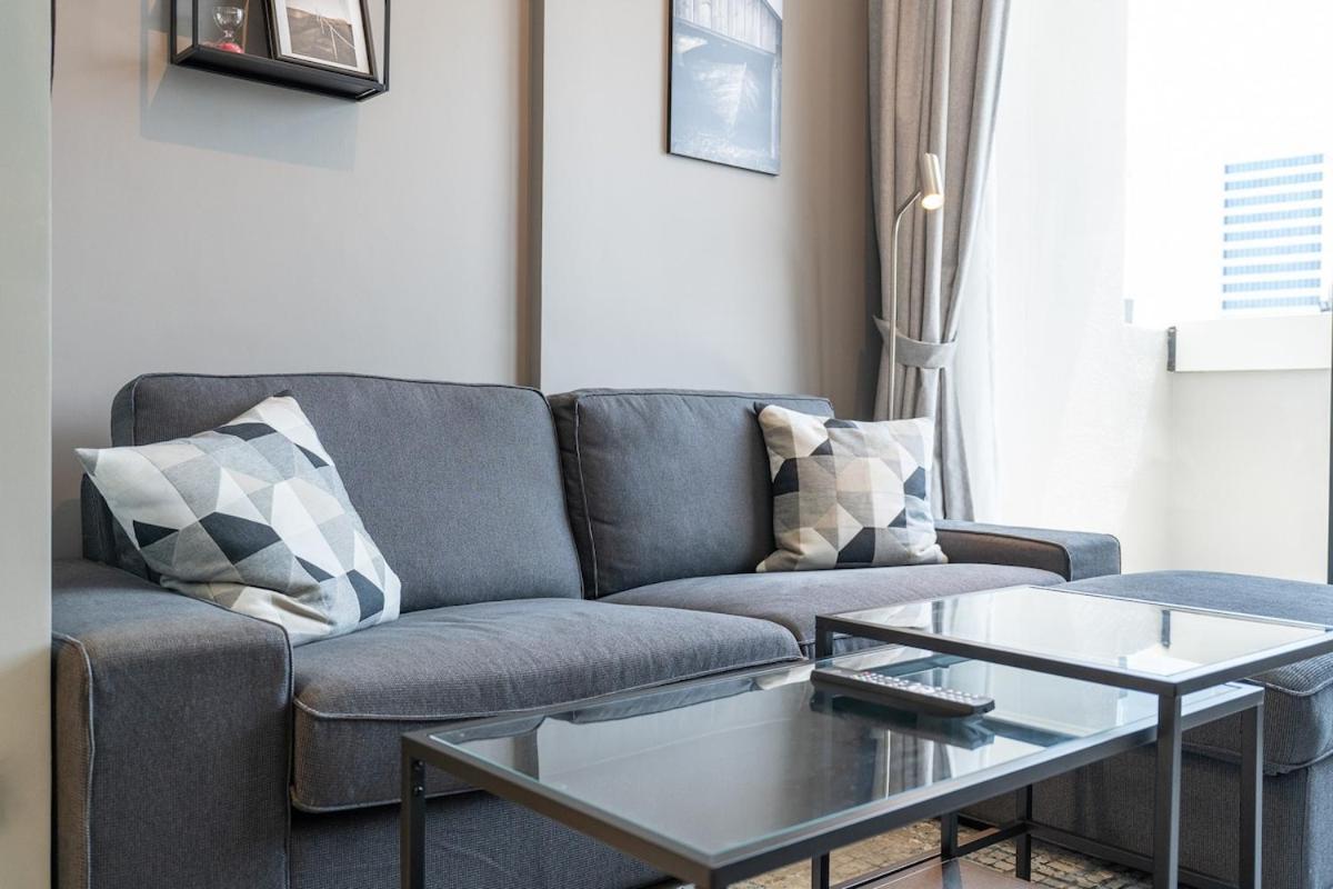 Stylish 1-bedroom With Stunning Canal Views At Business Bay *