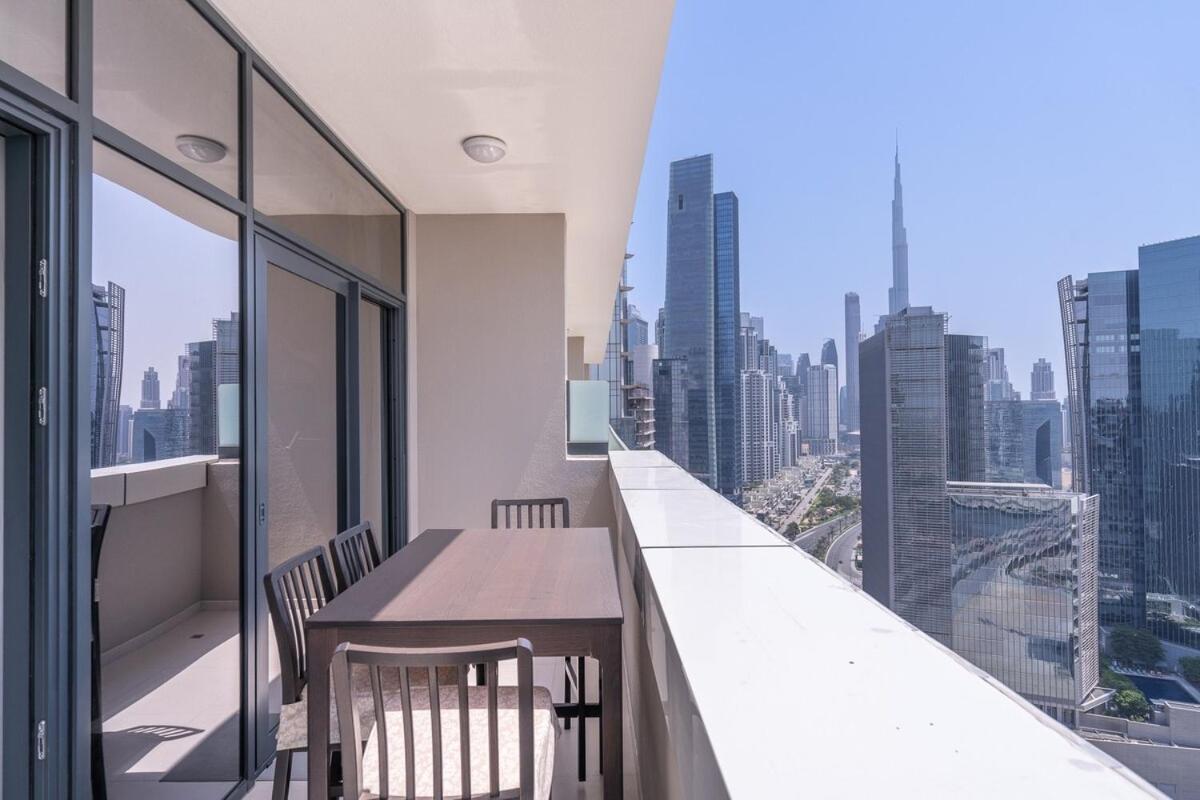 Stylish 1-bedroom With Stunning Canal Views At Business Bay * Dubai