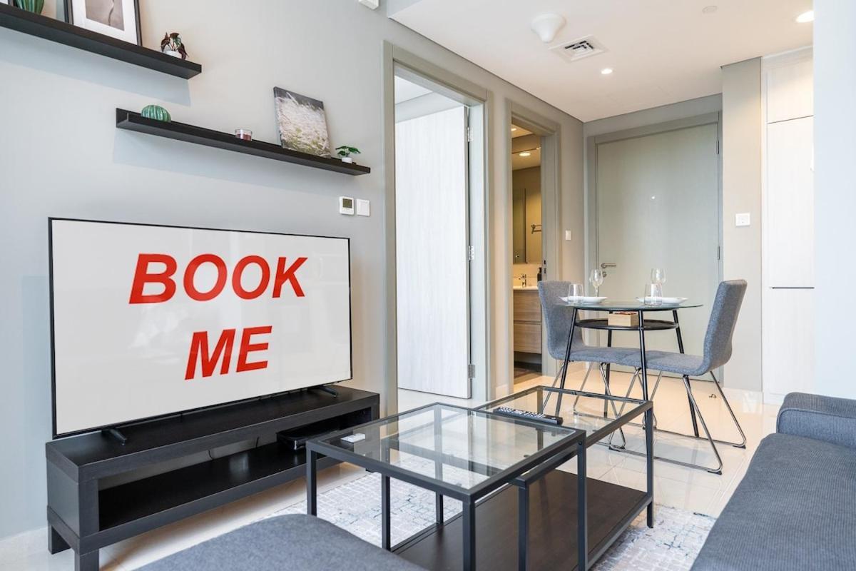 Stylish 1-bedroom With Stunning Canal Views At Business Bay Apartment *