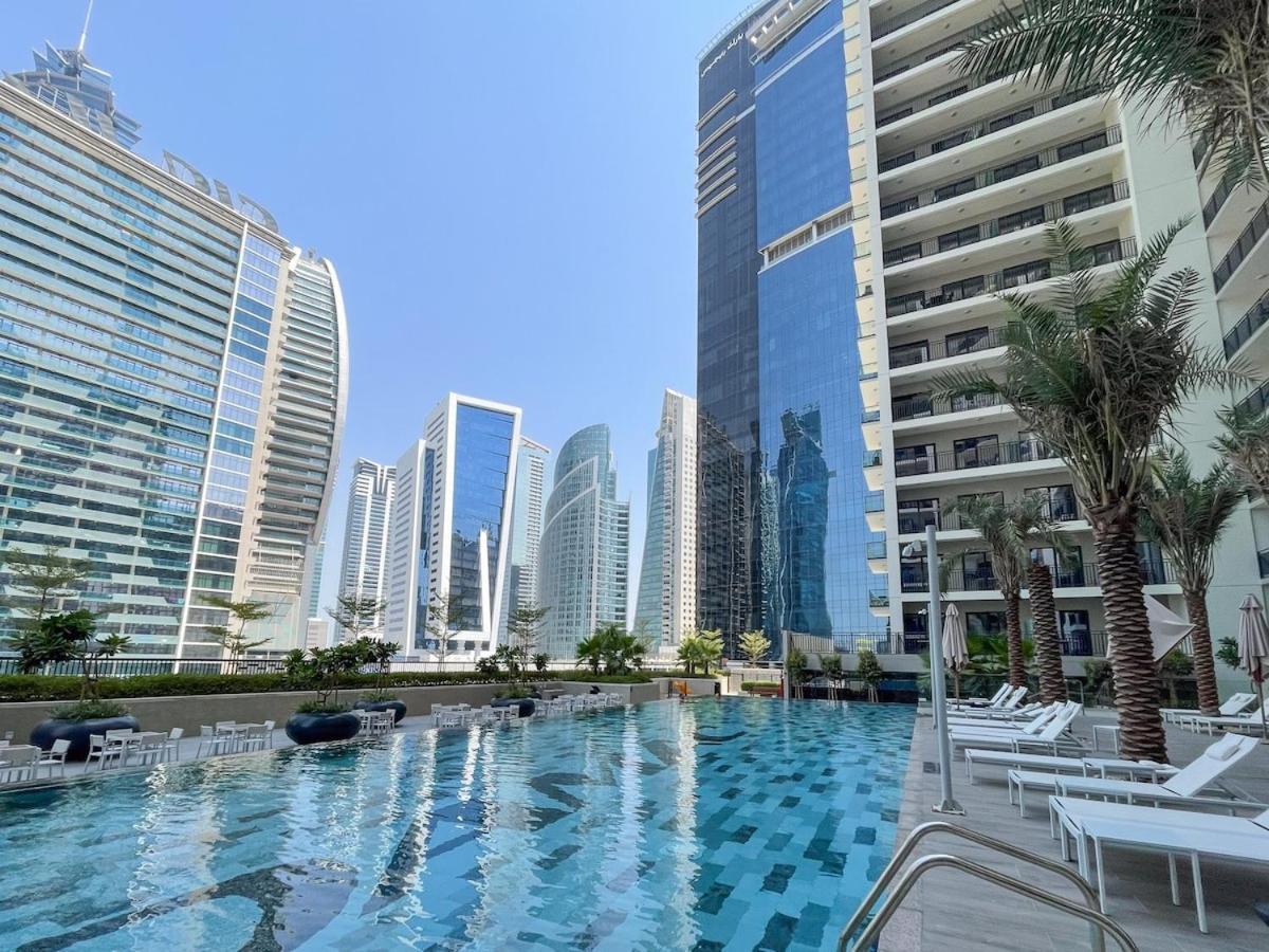 Stylish 1-bedroom With Stunning Canal Views At Business Bay Dubai