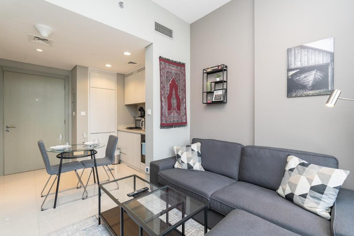 Stylish 1-bedroom With Stunning Canal Views At Business Bay