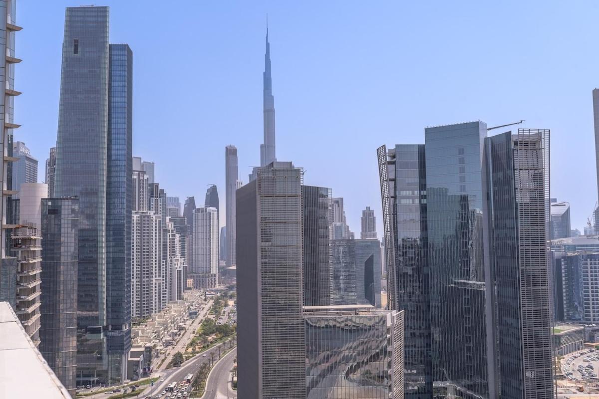 Stylish 1-bedroom With Stunning Canal Views At Business Bay * Dubai