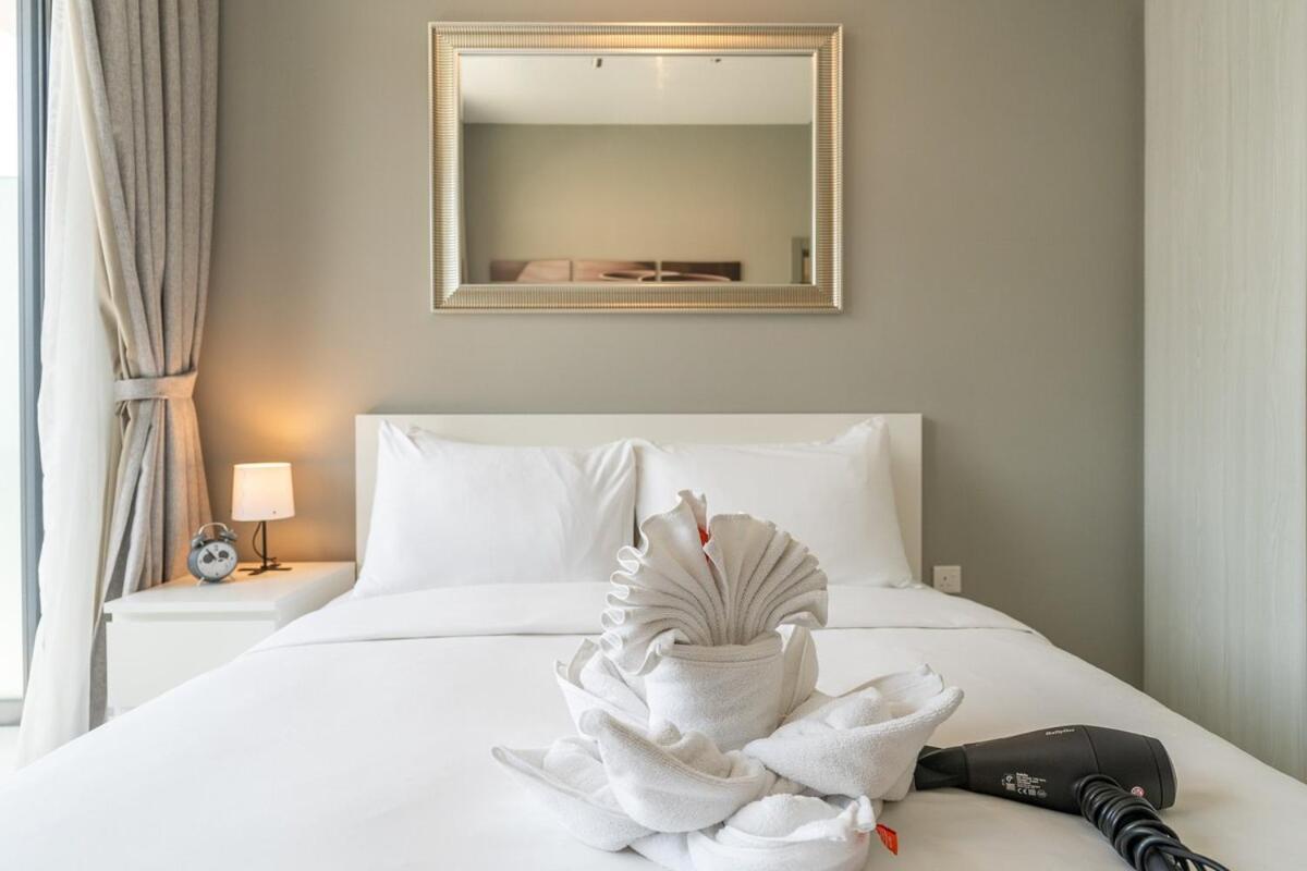 Stylish 1-bedroom With Stunning Canal Views At Business Bay Apartment Dubai