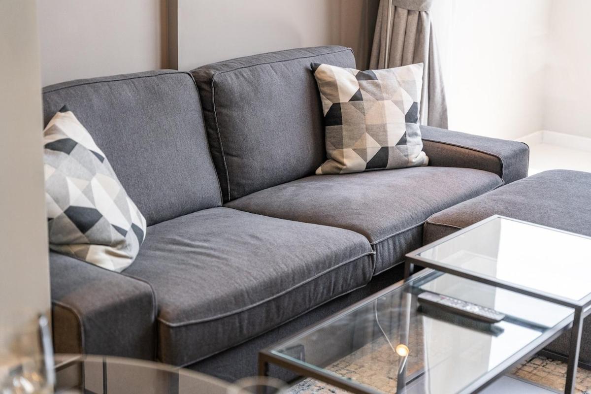 Stylish 1-bedroom With Stunning Canal Views At Business Bay Apartment Dubai